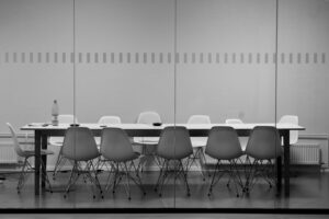 leerer Konferenztisch